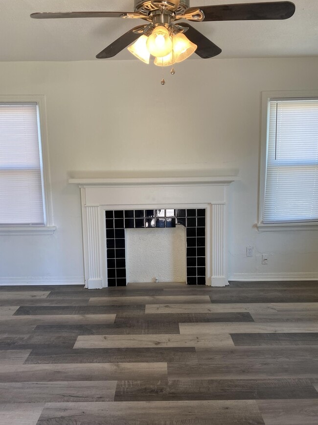 Building Photo - 2301 Granada Blvd