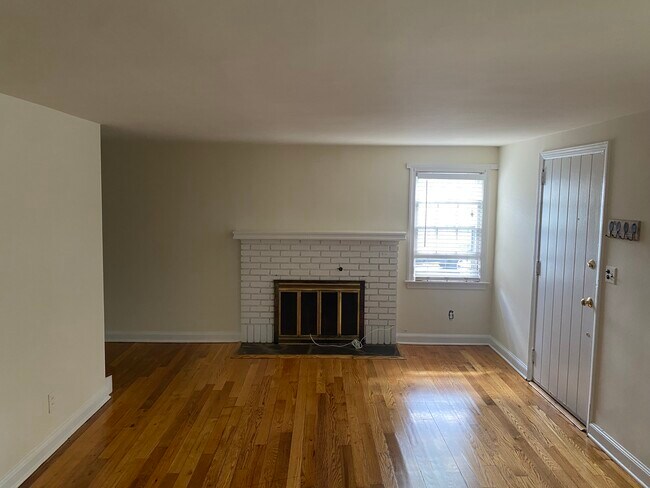 Foto del edificio - 621 Greenbrook Rd