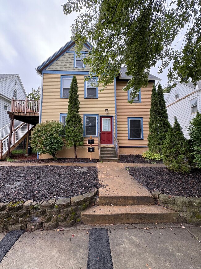Building Photo - 15 Minden Ave