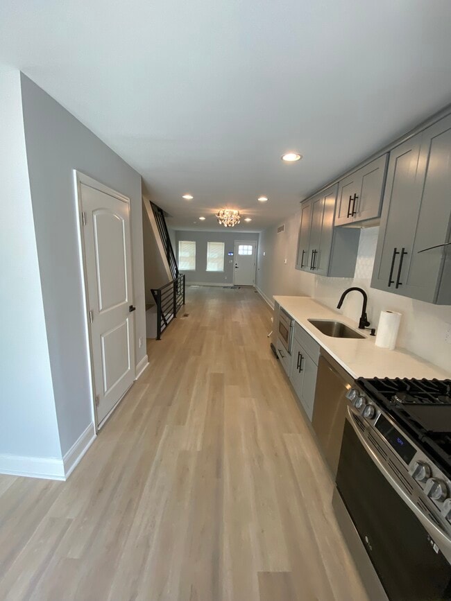 First floor kitchen - 1525 Manton St