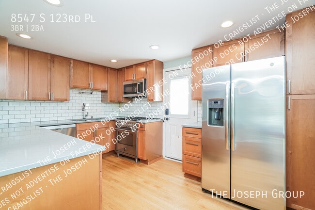 Building Photo - 8547 S 123rd Pl