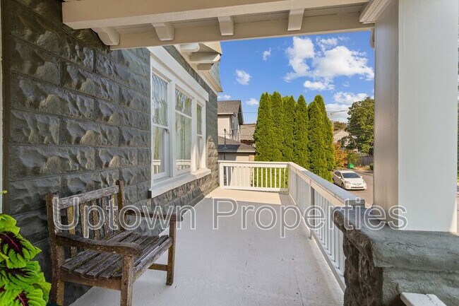 Foto del edificio - 3741 SE Market St