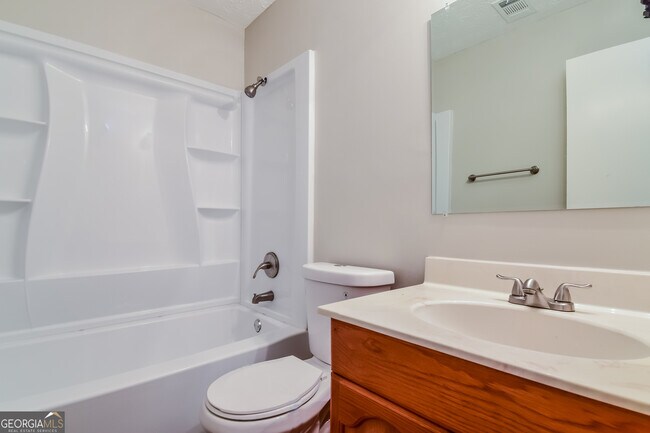 Foto del edificio - 2156 Newbury Rd