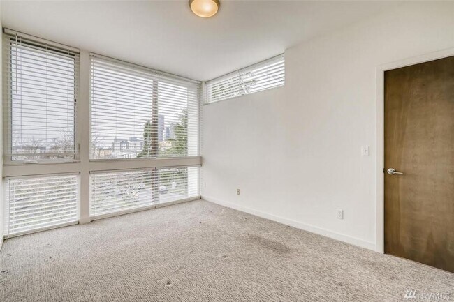 Foto del edificio - 500 16th Ave S