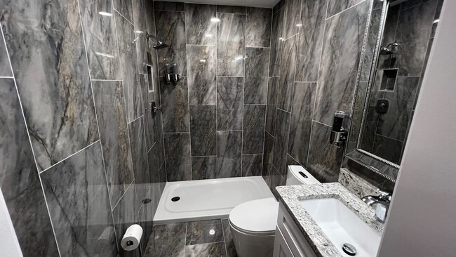 Building Photo - 5569 Pine Gate Dr