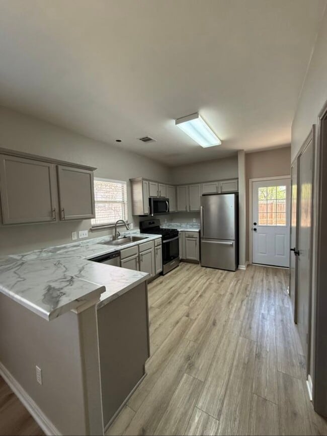 Building Photo - 2827 Southampton Way