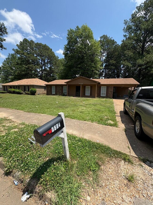 Building Photo - 3514 Clearbrook St