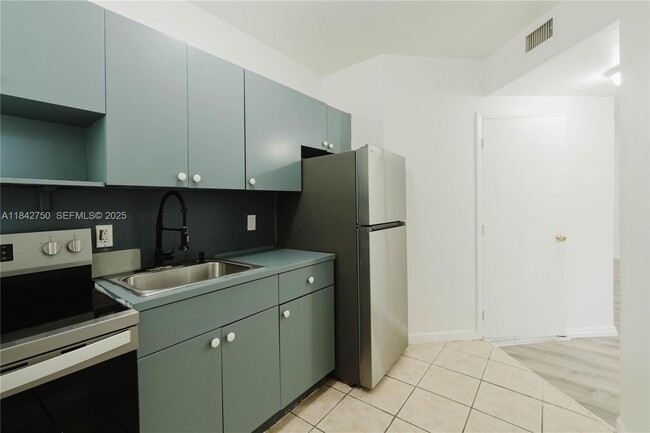 Building Photo - 109 NW 6th Ave