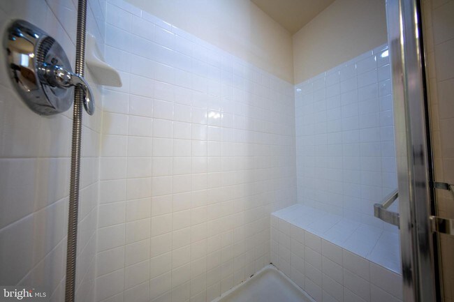 Building Photo - 400 Orchard Ridge Dr