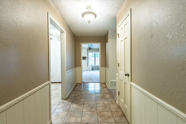 Foto del edificio - Charming 3 bed 2 bath in a cul-de-sac