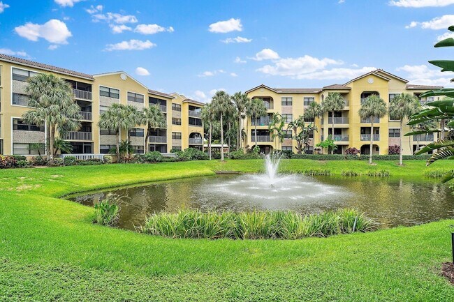 Building Photo - 700 Uno Lago Dr