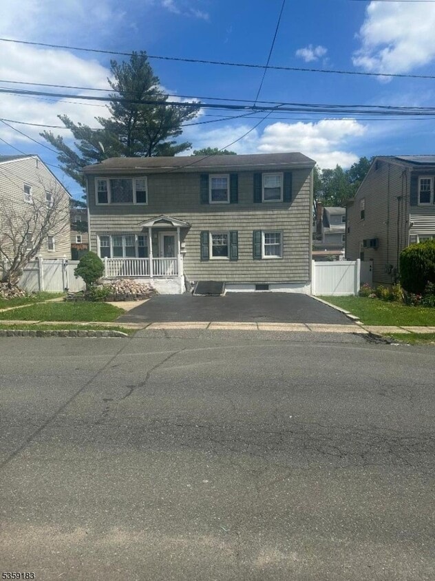 Building Photo - 303 Perry Ave
