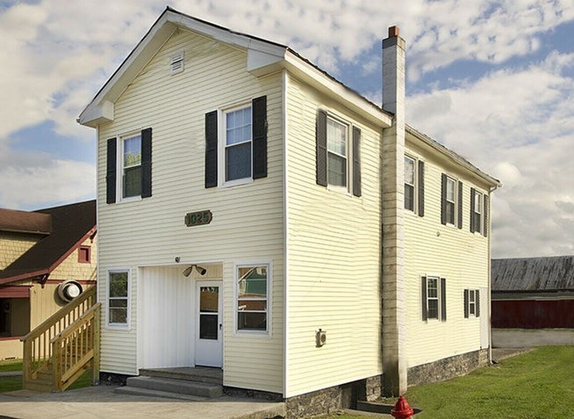 Foto principal - 1025 Grove Ave