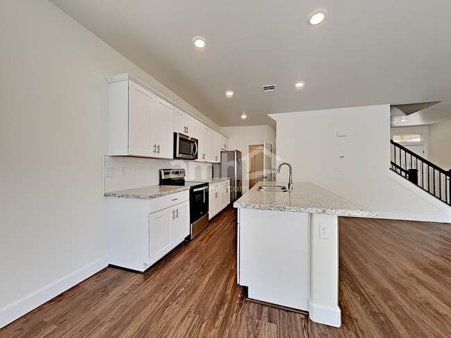 Foto del edificio - 7285 Arroyo Crossing Pkwy