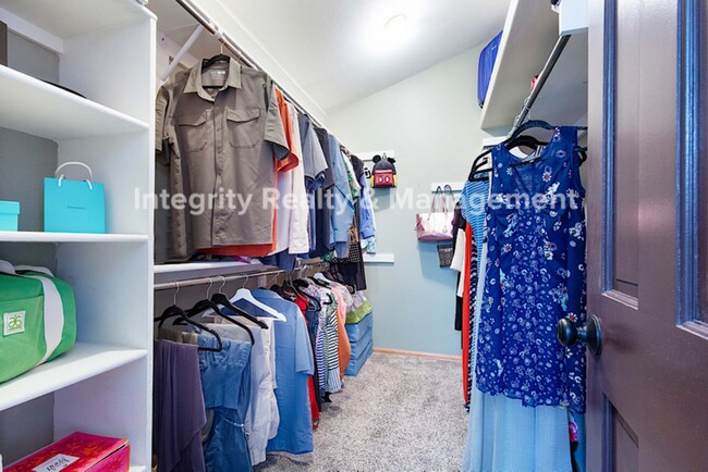Foto del edificio - 2214 Bulrush Ct