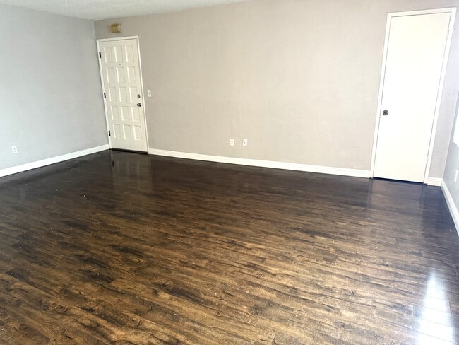 Building Photo - 3901 Green Ave
