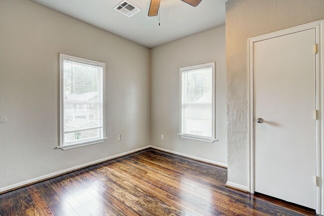 Building Photo - Cozy Efficiency Apartment Minutes from OU Campus