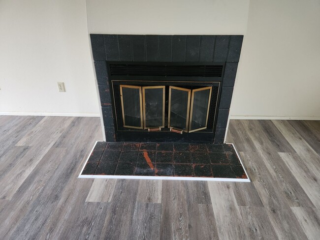 Building Photo - Zou 1315 Duplex