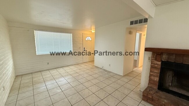 Building Photo - Eastside 3 Bedroom 2 Bath