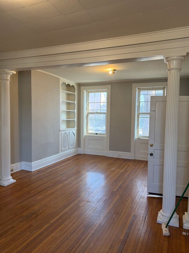 Foto del edificio - 114 S West St