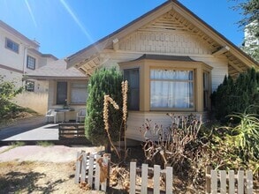 Building Photo - 660 W Wilson Ave