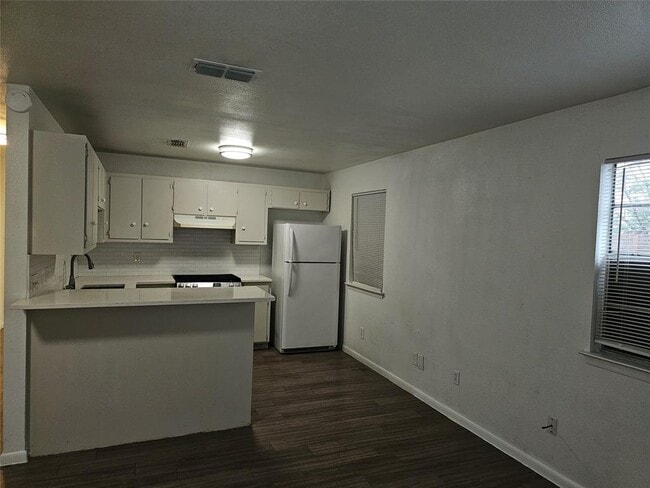 Foto del edificio - 7300 Bennett Ave