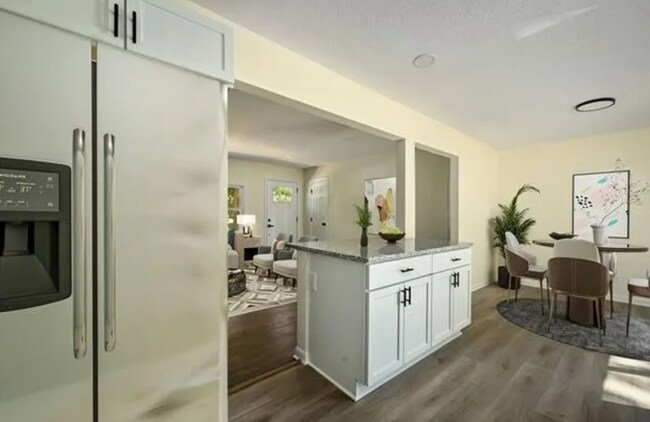 Building Photo - Stunning 4-Bedroom, 2-Bath Home with Moder...