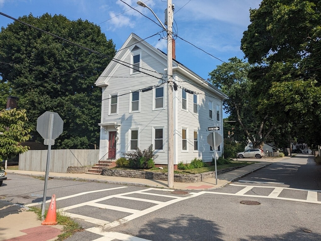 Primary Photo - 33 Merrill St