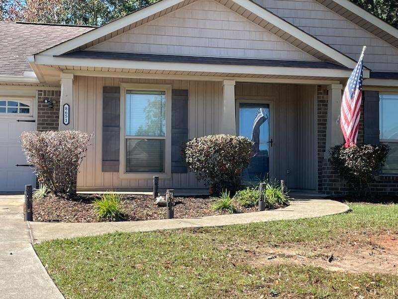 Foto del edificio - 8651 Prince Ct