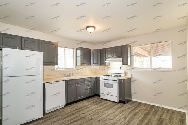 Building Photo - 680 Lexington Park