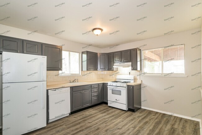 Foto del edificio - 680 Lexington Park