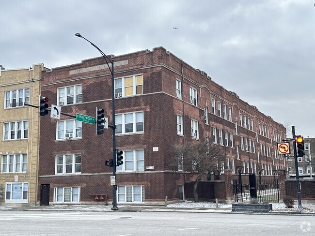 Building Photo - 5672 N Ridge Ave