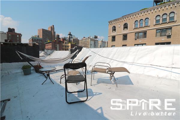 Building Photo - 130 W 74th St