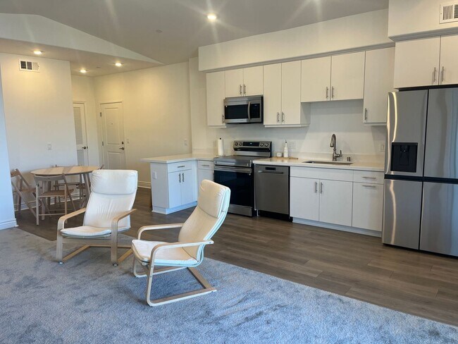 Building Photo - Spacious 3 Bedroom 2 Full Bath Condo with Stunning Views and Energy Savings