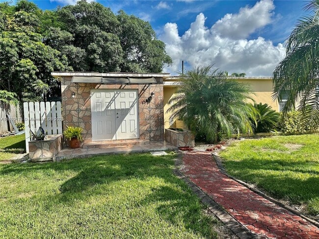Foto del edificio - 15445 Hayes Ln