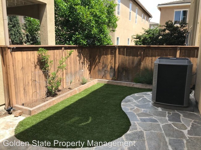 Building Photo - 3 br, 2.5 bath House - 3409 Paseo de Fuentes