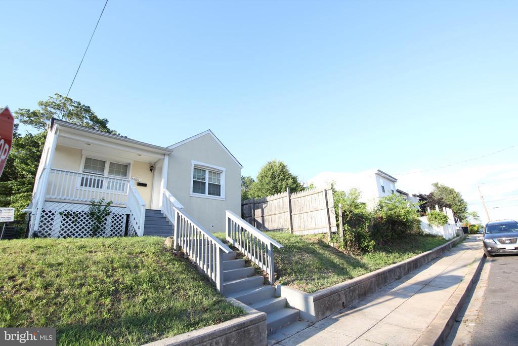 Primary Photo - 5100 D St SE