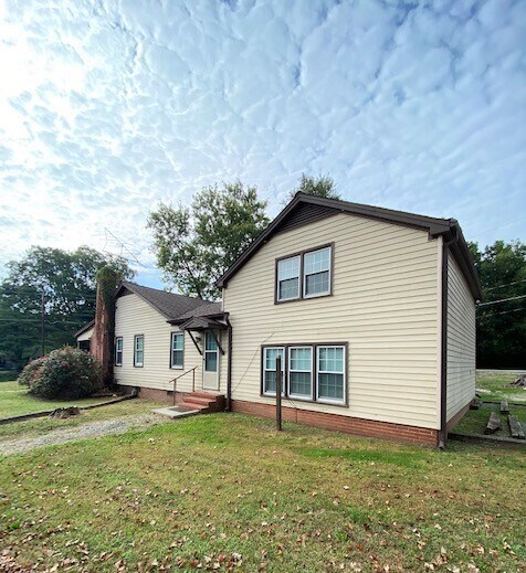 Foto del edificio - 319 Graham Rd