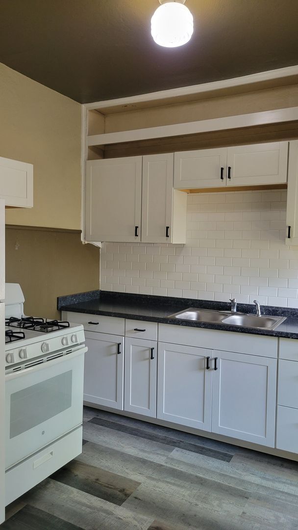 Building Photo - 1 Bedroom 1 Bathroom w/ Office - Available...