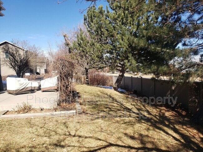 Building Photo - 295 Maplewood Dr