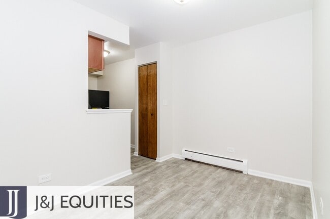 Interior Photo - 1040 Hollywood