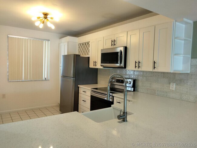 Foto del edificio - 2401 Village Blvd