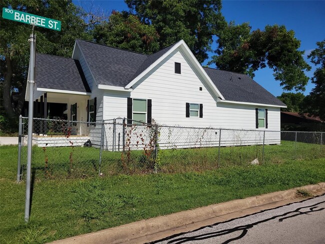 Building Photo - 1107 E Main St