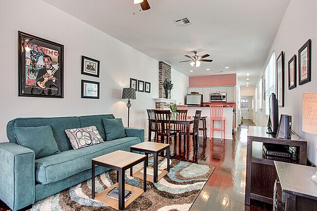 Foto del edificio - 8422 Birch St