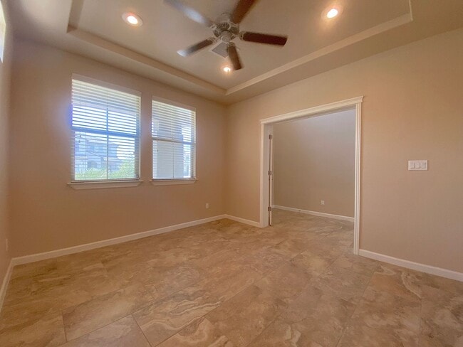 Building Photo - Gorgeous 4bed/3.5bath with 2 Master Bedrooms!