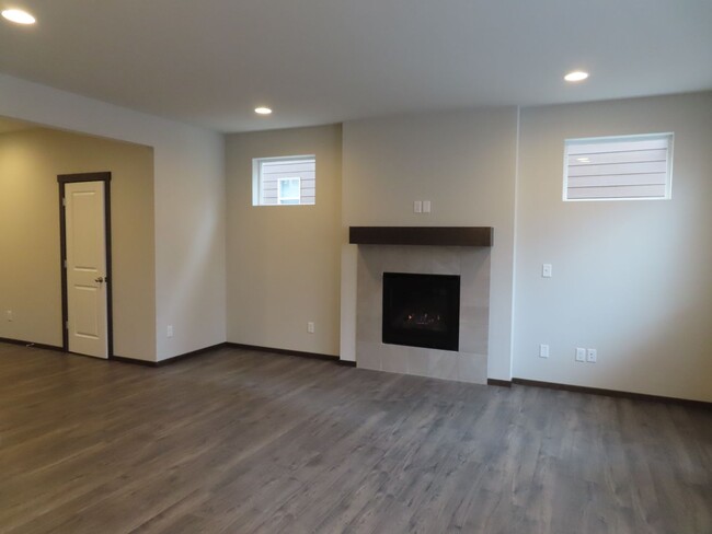 Building Photo - New Construction In Bremerton!