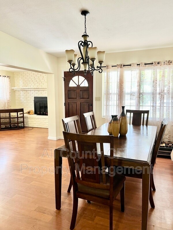 Building Photo - 1212 Vonderay Rd