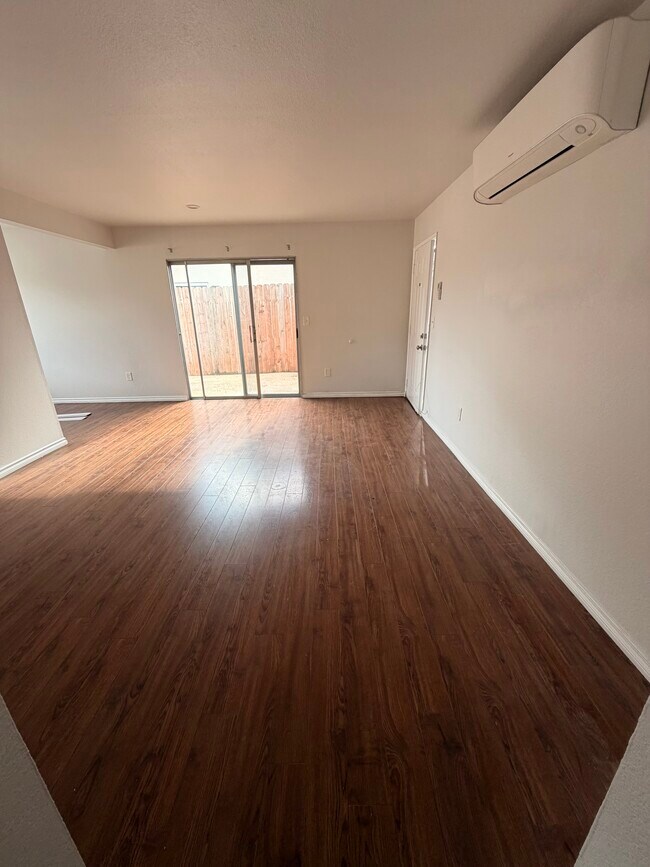 Foto del edificio - 7251 Elk Cir