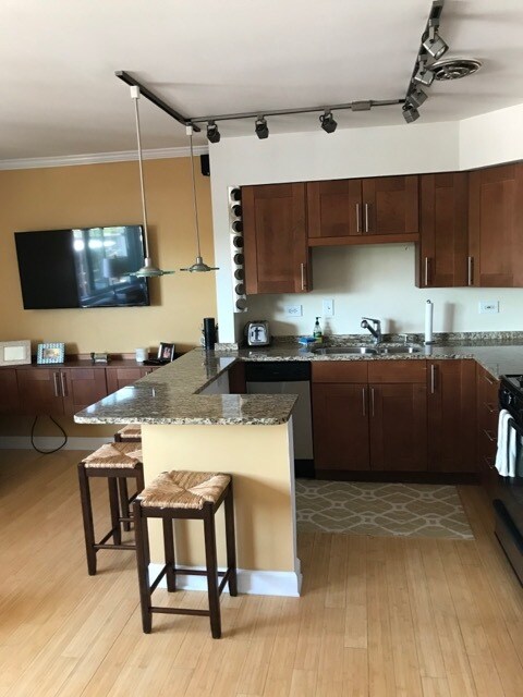 Foto del edificio - 401 W Webster Ave