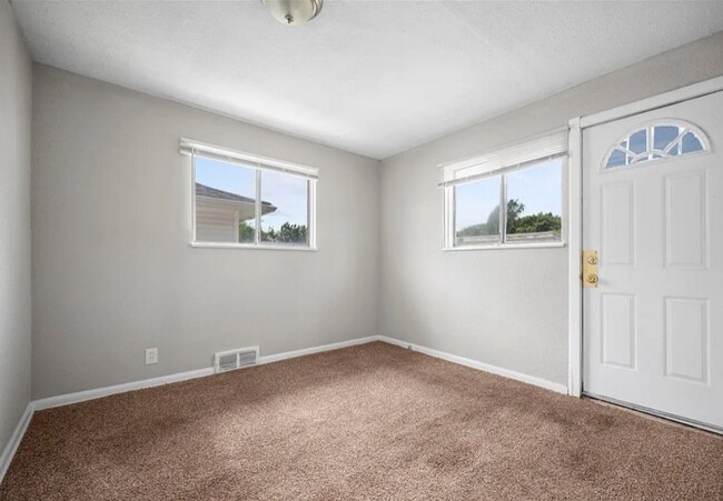 Foto del edificio - 4672 Hillside Ave